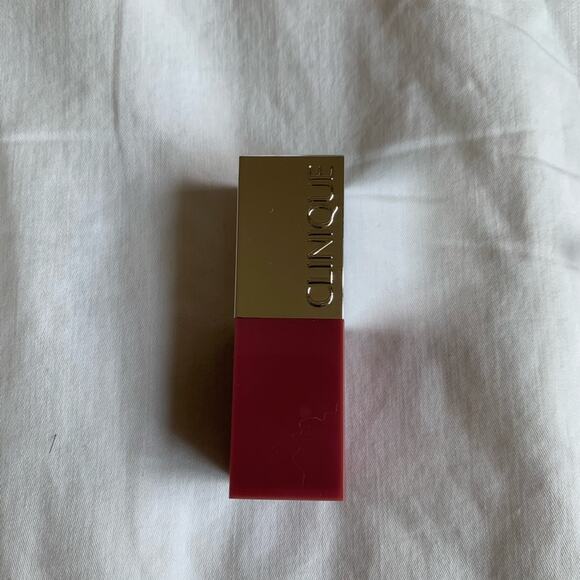 Clinique lip colour and primer lipstick plum pop - Picture 2 of 3